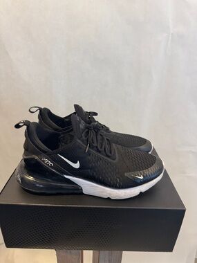 Nike Men’s Air Max 270 Sneaker